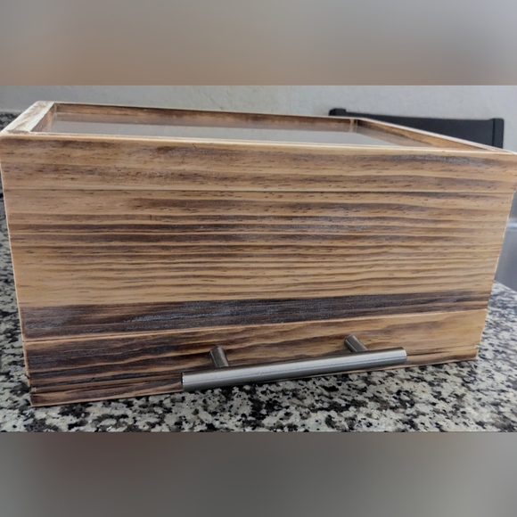 Large 2 Compartment Jewelry Box or Collectible Case. - Picture 11 of 11